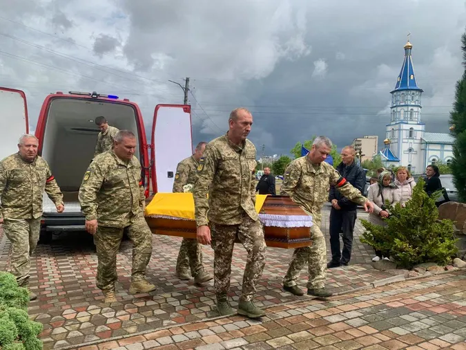 На Волині попрощалися з Героєм Олегом Черкасовим (фото)