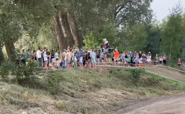 Драйвове шоу і допомога ЗСУ: у Нововолинську відбулися змагання з мотокросу (відео)
