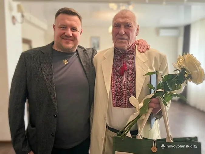У Нововолинську привітали з 90-річчям шахтаря, який стояв біля витоків міста
