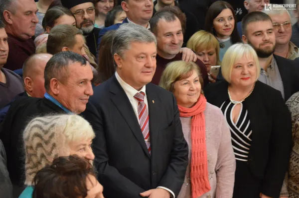 Як Порошенко перед волинянами «відпрацював» (фоторепортаж)