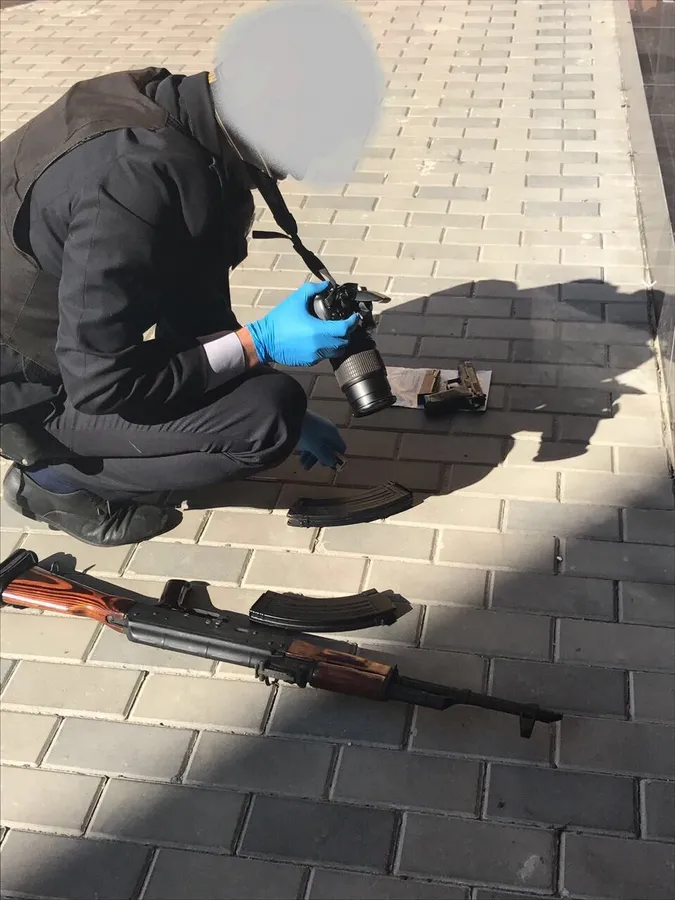 У Луцьку взяли в заручники поліцейського (фото)