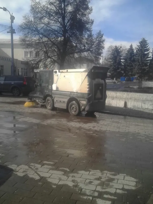 Луцьк чистять після зими  (фото)