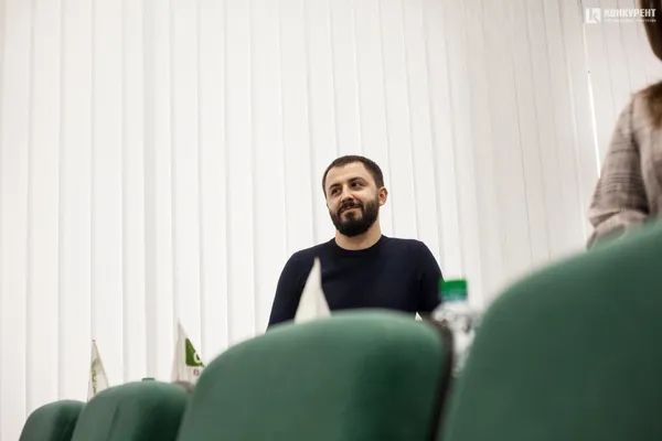 Із вогнем миру і співами: якою була остання в 2019 році сесія Луцької міської ради (фото)