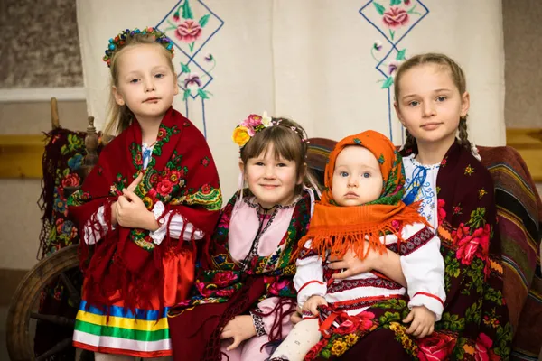 Флешмоб із хусткою: мешканки Боратинської громади поділилися світлинами (фото)