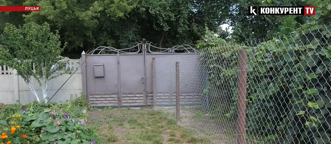 Скандал: у Луцьку племінник «віджав» в дядька і тітки половину проїзду у двір (відео)