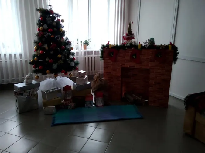 Ялинки та вогники: палати луцької лікарні святково прикрасили для пацієнтів (фото)