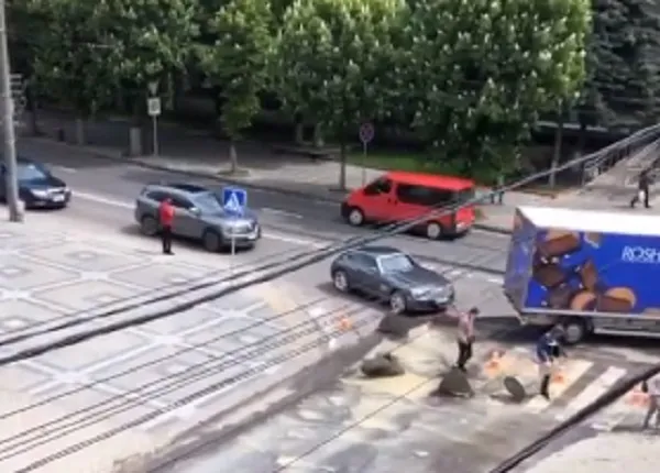 У Луцьку підтопило вулицю Івана Франка (відео)