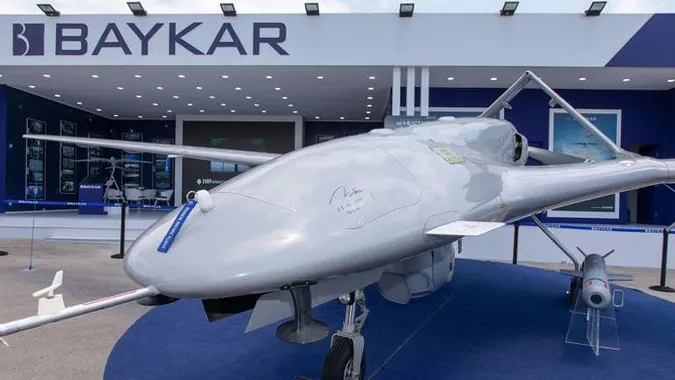 Турецька компанія до Дня Незалежності подарувала українським розвідникам Bayraktar