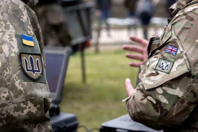 Велика Британія передала Україні металошукачі та набори для знешкодження вибухових пристроїв