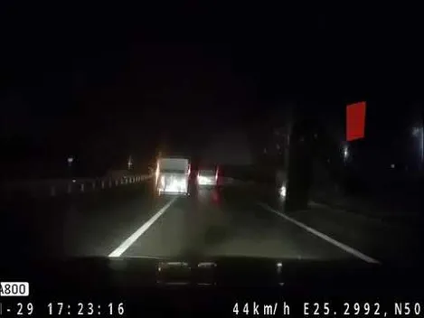 На Волині водій здійснив обгін та спричинив аварійну ситуацію (відео)