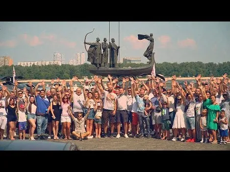 Відомо, коли в Україні з’являться зарядні станції для електромобілів від Tesla