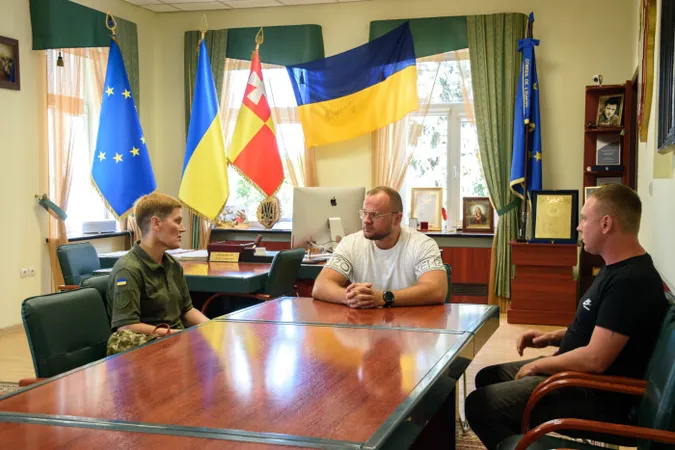 У Луцьку зустрілись зі звільненими з полону військовими (фото)
