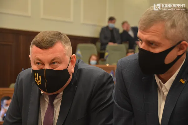 Із селфіками, масочками та невеличким скандальчиком на фінал: перша сесія Волиньради (фото)
