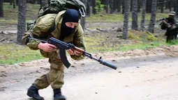 Постріли та вибухи у волинському лісі (фото, відео)
