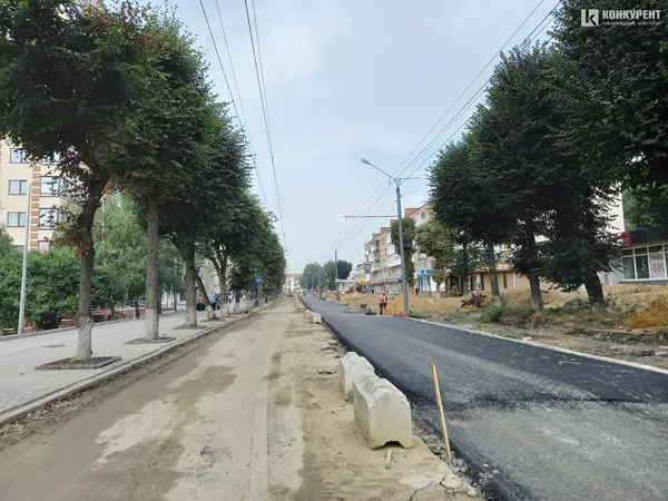 Заасфальтували нові відрізки дороги: що коїться на проспекті Волі у Луцьку (фото)
