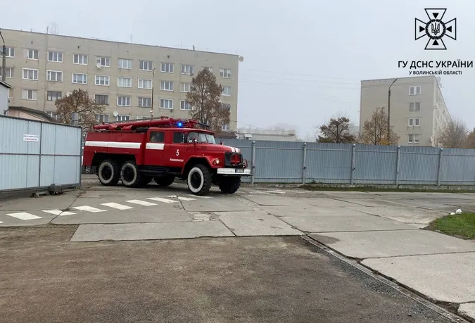 Волинські рятувальники влаштували навчання в «Імперії жирів»