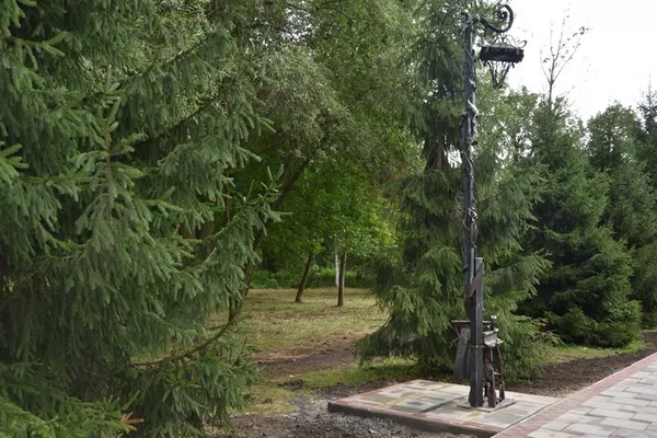 У Луцьку з'явилась унікальна алея ліхтарів (фото)