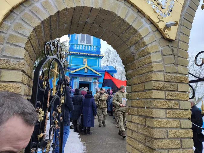 В Ківерцях в останню дорогу провели Ярослава Зінчука, який підірвався на міні в Ковельському районі (фото)
