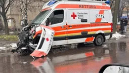 Момент аварії за участю «швидкої» у Луцьку попав на камеру (відео)