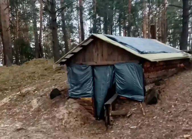 У лісі на Волині знайшли секретну землянку з піччю (відео)