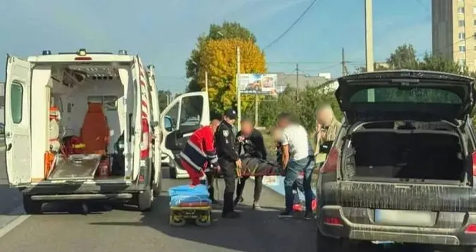 Травма голови та перелом: у Нововолинську авто збило 70-річного пенсіонера