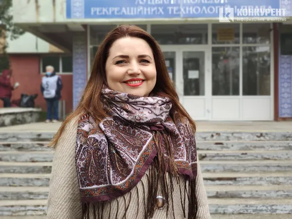 Із донькою та чоловіком: як голосувала луцька депутатка Алла Надточій (фото, відео)