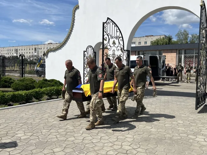 Понад рік тому загинув на Донеччині: на Волині попрощалися з Героєм Олеом Москалюком (фото)