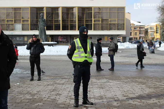 Лучани вшанували загиблих у боях під Дебальцево (фото)
