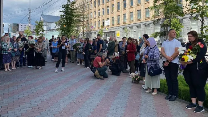 Вінниця у скорботі: вбиту рашистами дівчинку Лізу хоронили з почестями (фото)