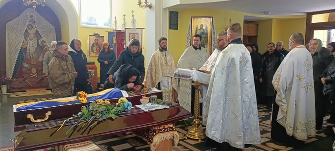 У громаді на Волині попрощалися з Героєм Денисом Деркачем (фото)