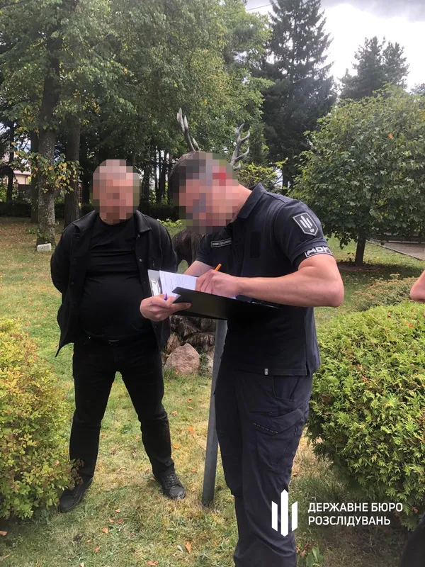 На Рівненщині керівника держлісгоспу затримали на хабарі у 3 млн грн (фото)