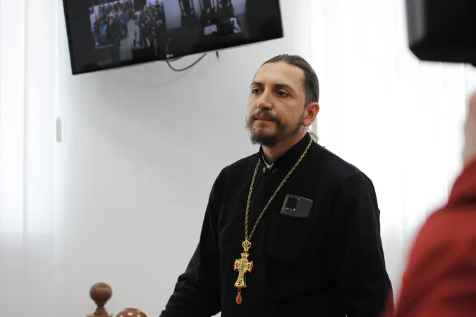 «Я потерпілий»: що казав піп УПЦ МП на суді проти батька Олени Созонюк (репортаж)