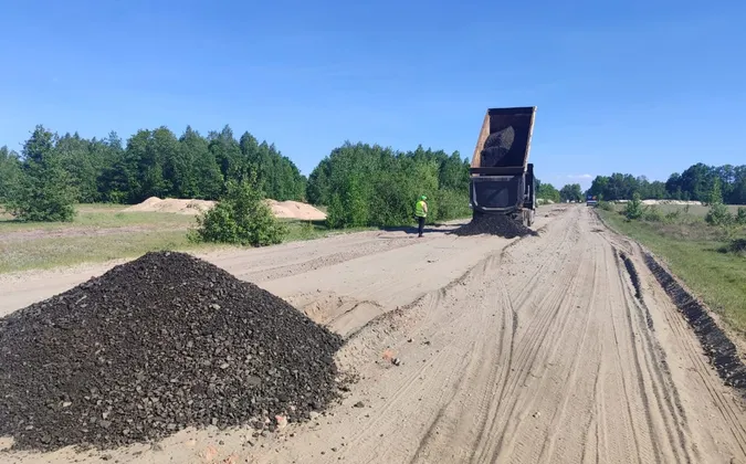 На Волині ремонтують «ґрунтовку» державного значення (фото)