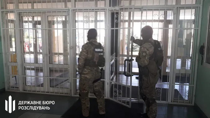 Волинських фіскалів викрили на махінаціях із розмитненням авто