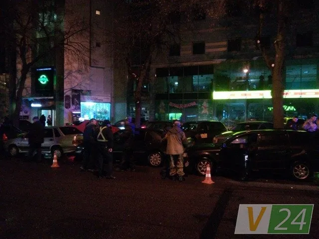 У Луцьку біля «Опери» водій протаранив п'ять автомобілів (фото)