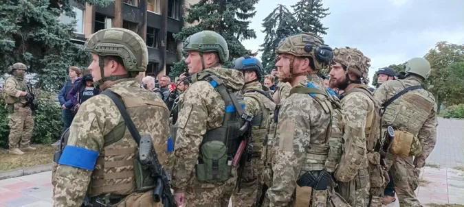 Зеленський приїхав у звільнений від окупантів Ізюм (фото, відео)