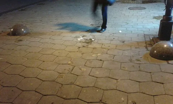 На Лесі Українки зруйнували обмежувач руху (фото)