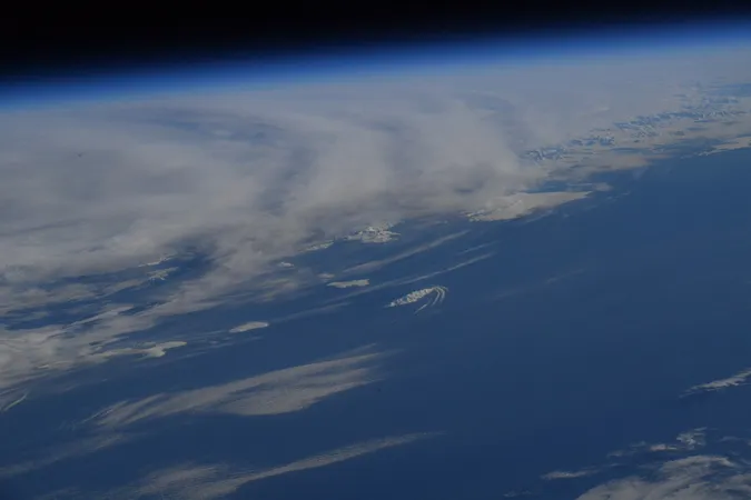 Астронавт NASA привітав світ з Новим роком новою світлиною з МКС (фото)