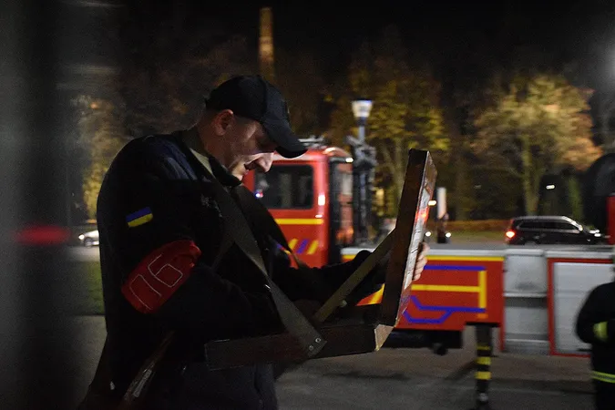 Пожежні авто та багато рятувальників: що коїлося біля Sport Life у Луцьку (фото)