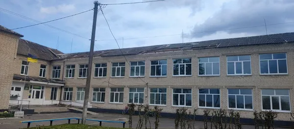 Зірваний дах ліцею та пошкоджені обійстя: на Волині буревій накоїв лиха (фото)