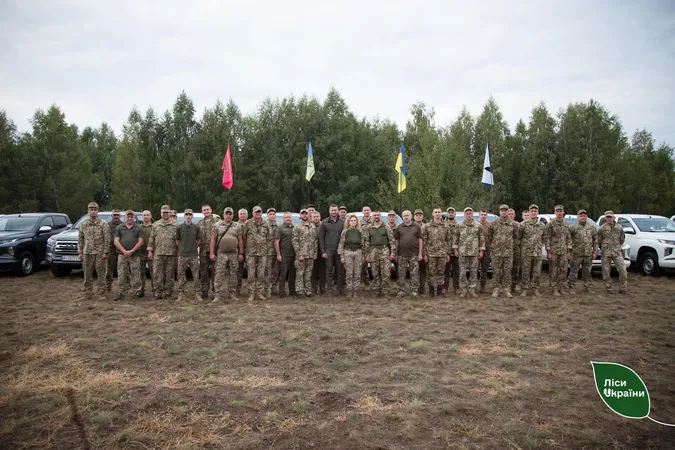 Лісівники передали військовим три десятки автівок (фото)