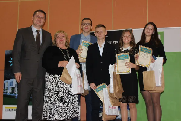 ПриватБанк нагородив найкращих юних економістів України (фото)*