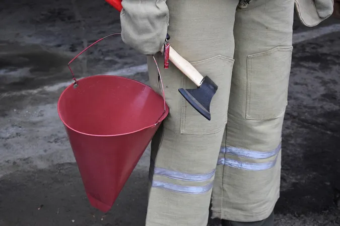 У Луцьку на території військової частини ліквідували умовну пожежу (фото)