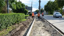 Уздовж вулиці Глушець у Луцьку облаштують парковку (фото)