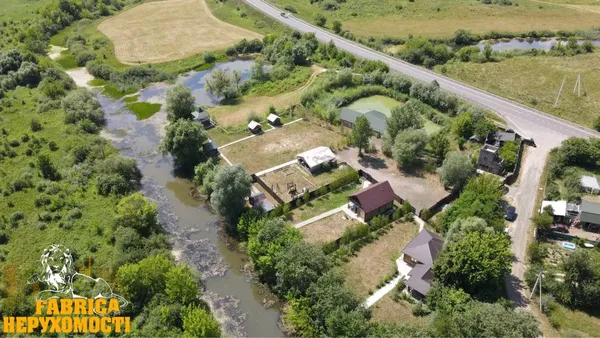 З в'їзною вежею: під Луцьком продають рекреаційний комплекс (фото)