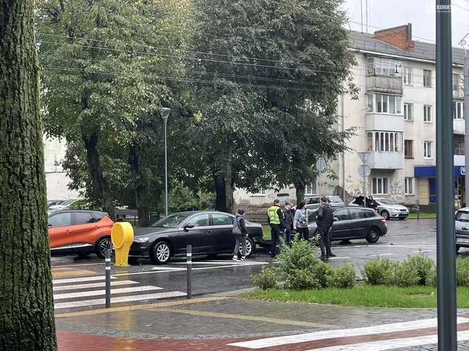 У центрі Луцька – ДТП: на дорозі утворився затор (фото)