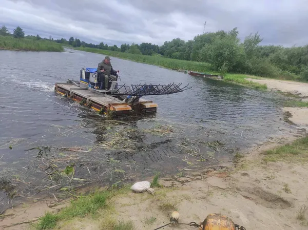 На річці Стохід у Любешові розпочали розчистку русла (фото)