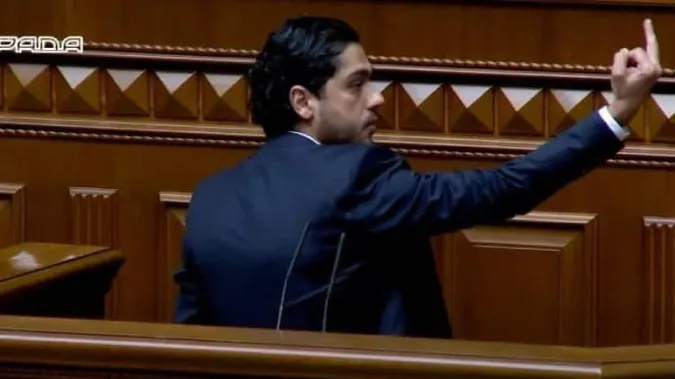 Гео Леросу повідомили про підозру за середній палець Зеленському