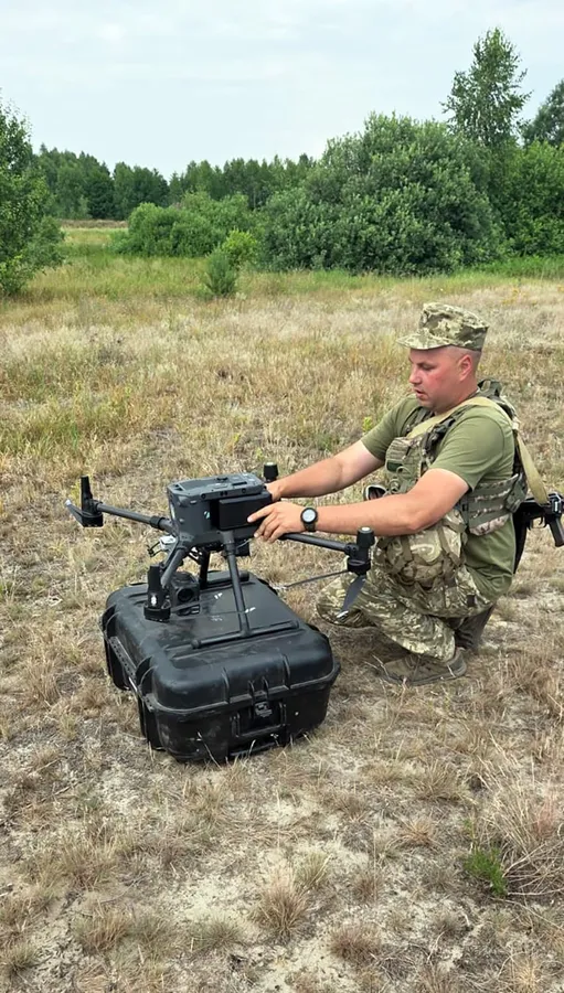 «З неба видно більше»: як прикордонник з Волині охороняє кордон за допомогою дронів (фото)