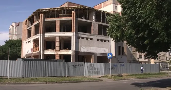 Кафе стає 6-поверховим: «Базилік» у Луцьку реставрують під багатоповерхівку (фото)